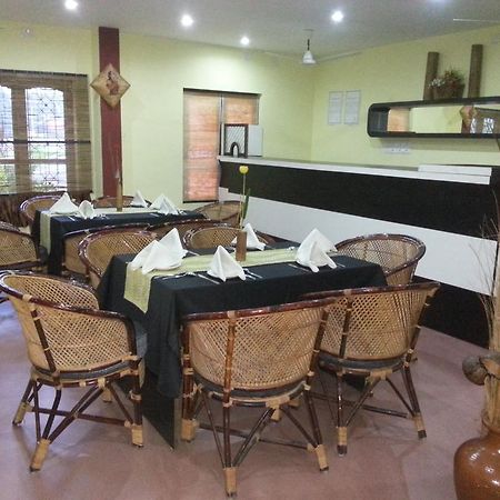 Aquarock Hotel Kazhakuttam Екстер'єр фото