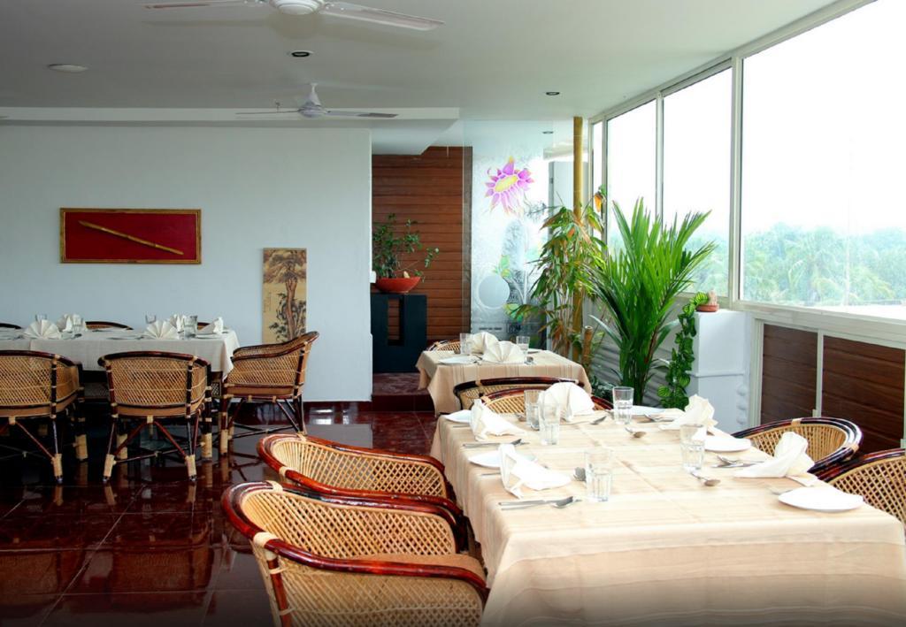 Aquarock Hotel Kazhakuttam Екстер'єр фото