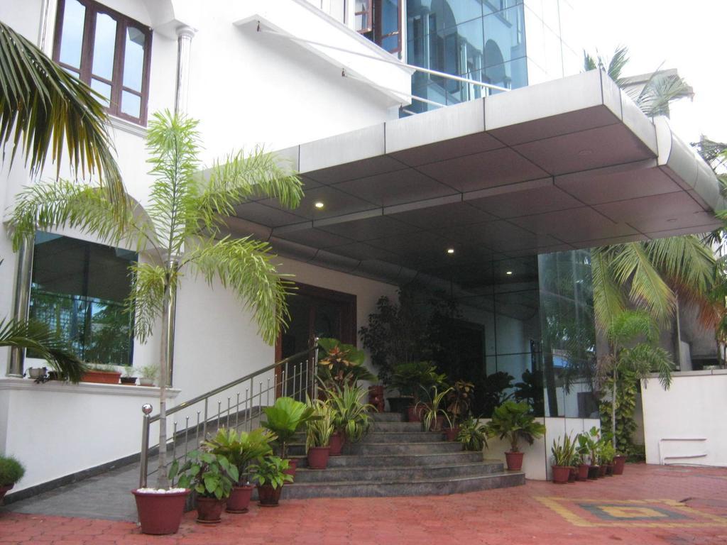 Aquarock Hotel Kazhakuttam Екстер'єр фото