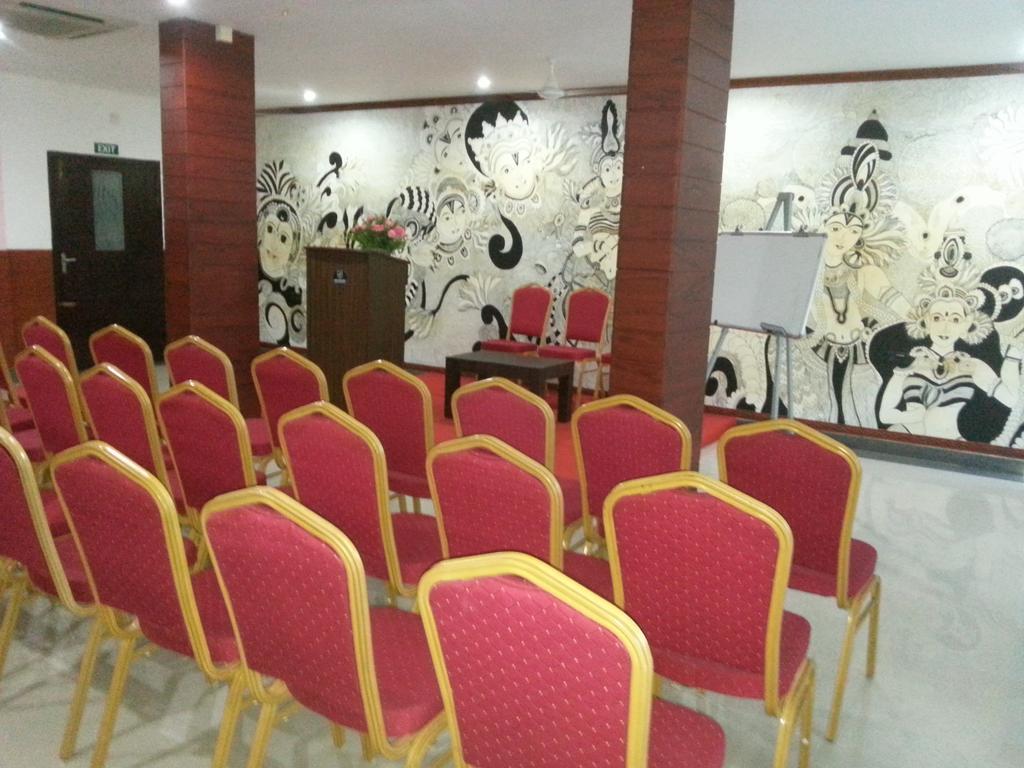 Aquarock Hotel Kazhakuttam Екстер'єр фото