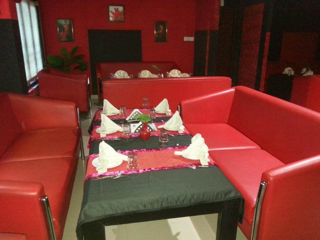 Aquarock Hotel Kazhakuttam Екстер'єр фото