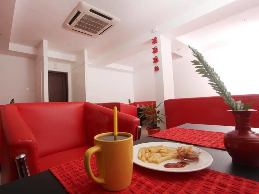 Aquarock Hotel Kazhakuttam Екстер'єр фото